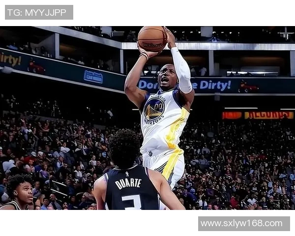 2017年勇士队与尼克斯队激战回顾：一场篮球盛宴的精彩瞬间与战术分析