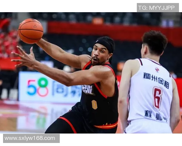 CBA四川队与深圳队激战正酣谁将赢得这场精彩对决