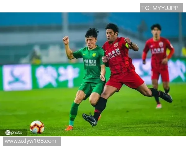 国安与上港激战正酣精彩对决全程直播不容错过