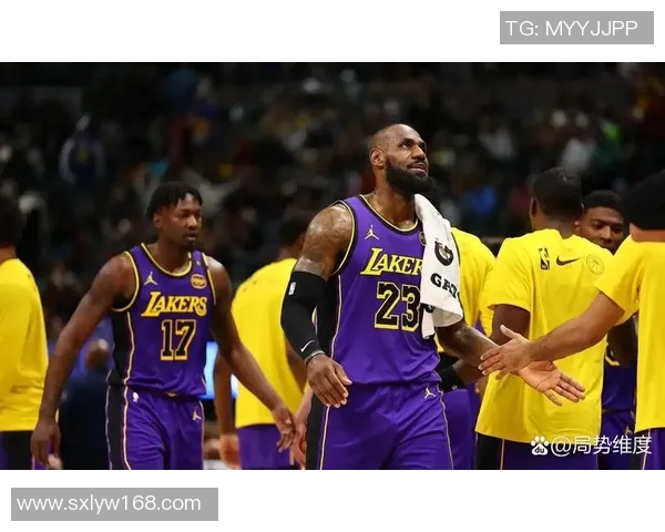 湖人队与火箭队球员对决分析及比赛精彩瞬间回顾