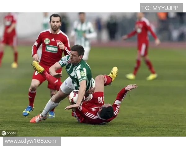 圣保罗与博格的较量揭示足球战术与团队协作的精彩对决