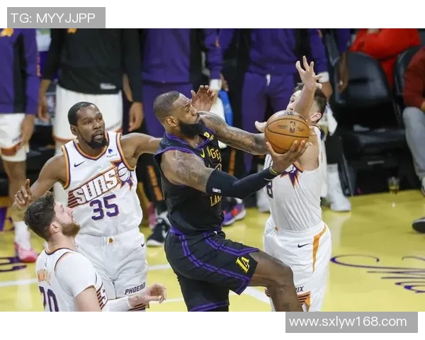 湖人对决骑士精彩直播回顾球迷热议比赛亮点与精彩瞬间